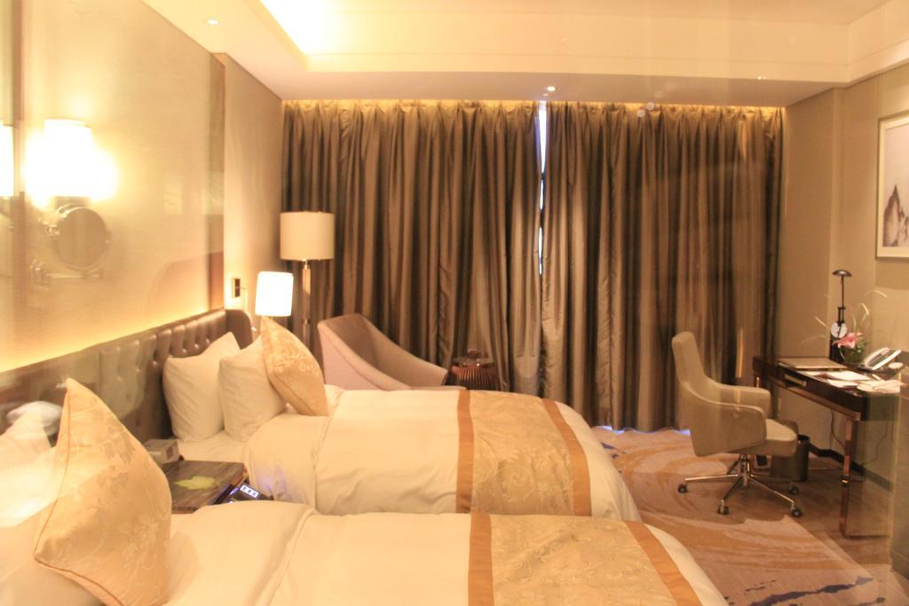 Howard Johnson Qinlu Plaza Yingtan Bagian luar foto